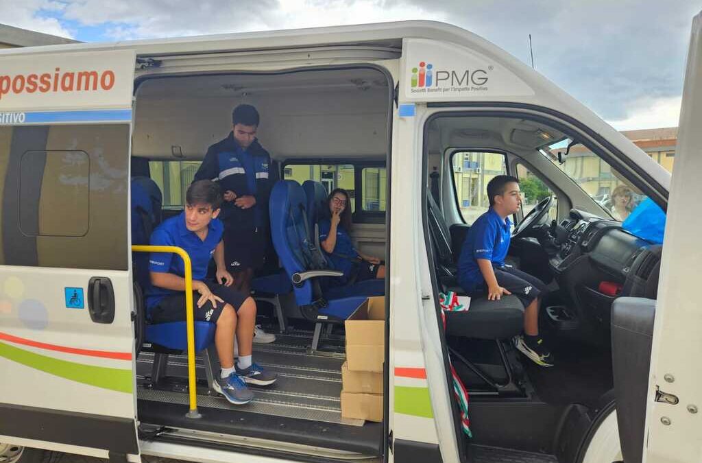 La PMG regala un Minibus utilissimo per gli spostamenti